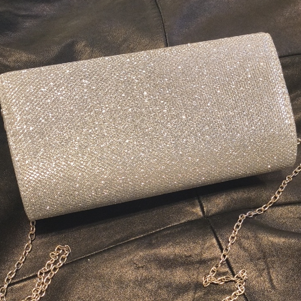 --SOLD--Silver Glitter Clutch Bag - Picture 3 of 11
